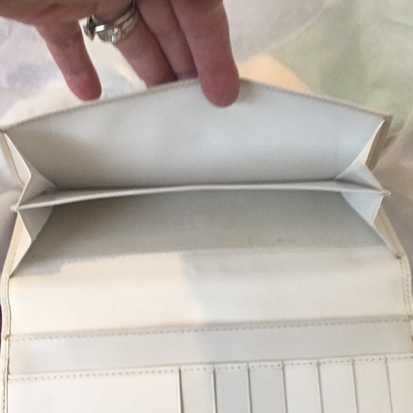 Authentic Vintage Jackie O Gucci White Long Wallet - Picture 5 of 14